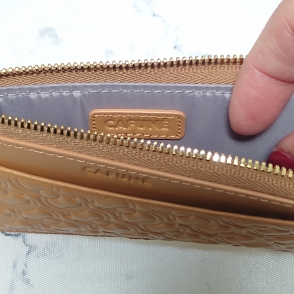 Cafune Camel C Lock Zippered Card Holder with Box and Dust Bag - Picture 4 of 7